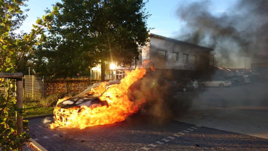 dringende Türöffnung / PKW Brand