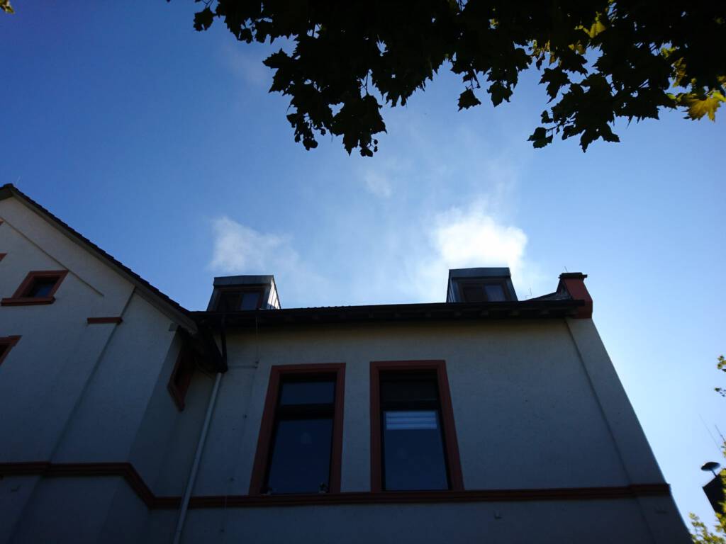 F2 – Qualm aus Dachfenster